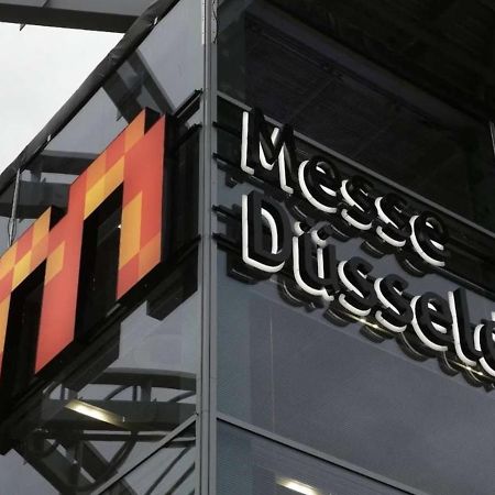 Max Hotel Duesseldorf Self-Check-In エクステリア 写真