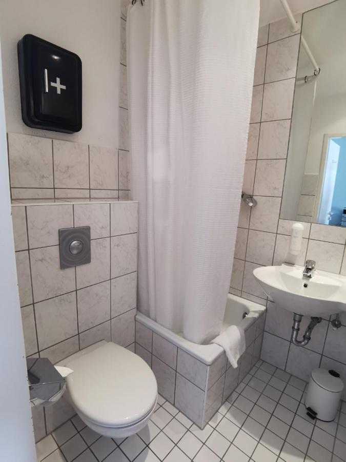 Max Hotel Duesseldorf Self-Check-In エクステリア 写真