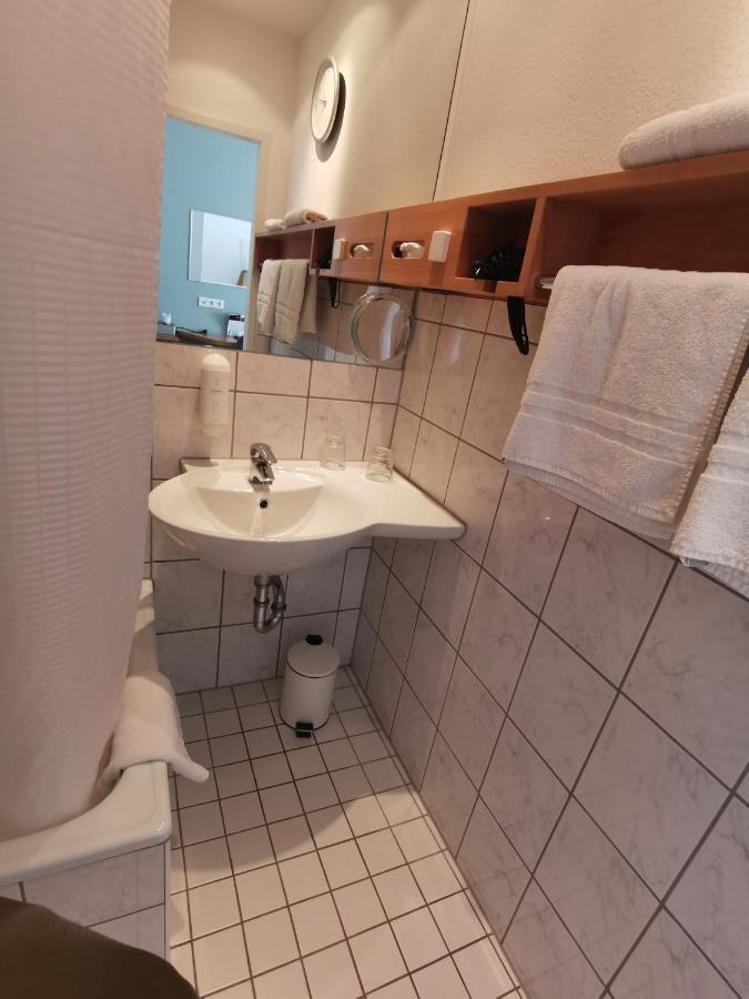 Max Hotel Duesseldorf Self-Check-In エクステリア 写真