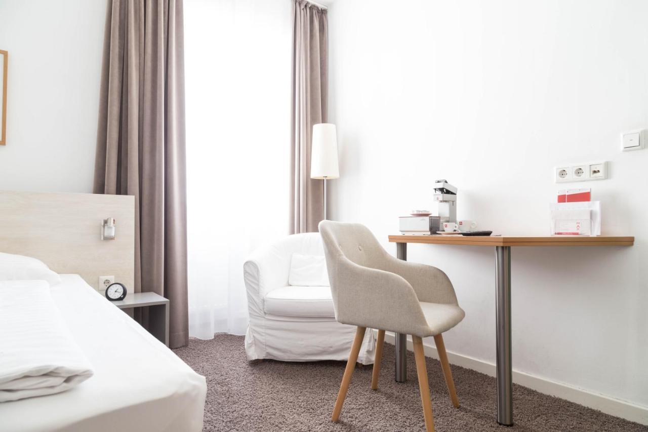 Max Hotel Duesseldorf Self-Check-In エクステリア 写真
