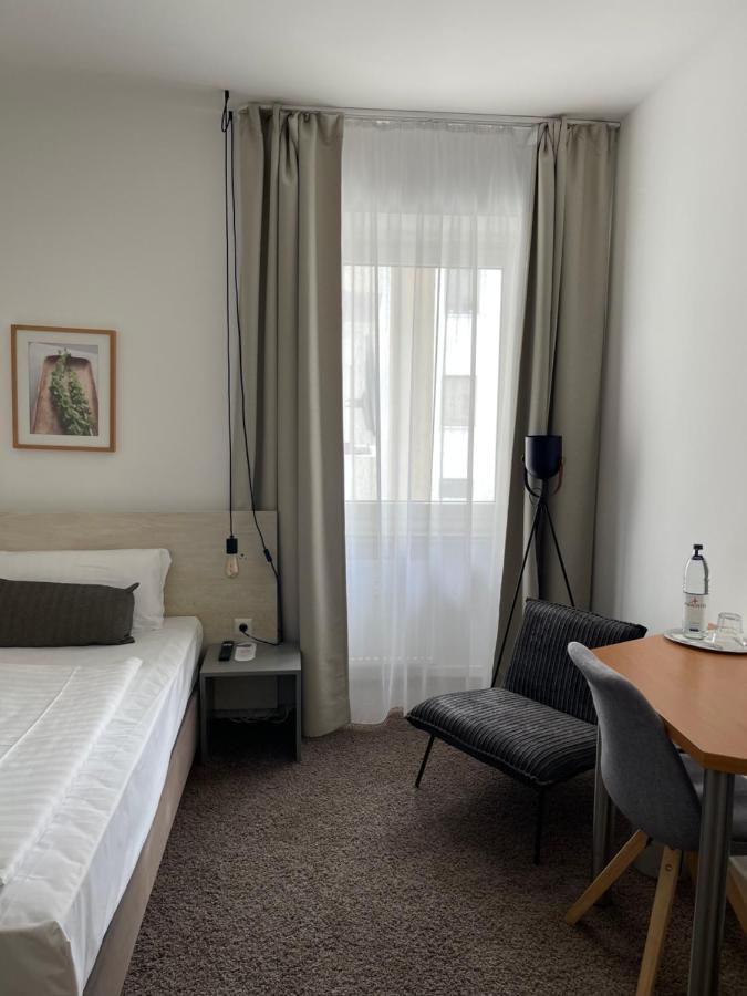 Max Hotel Duesseldorf Self-Check-In エクステリア 写真