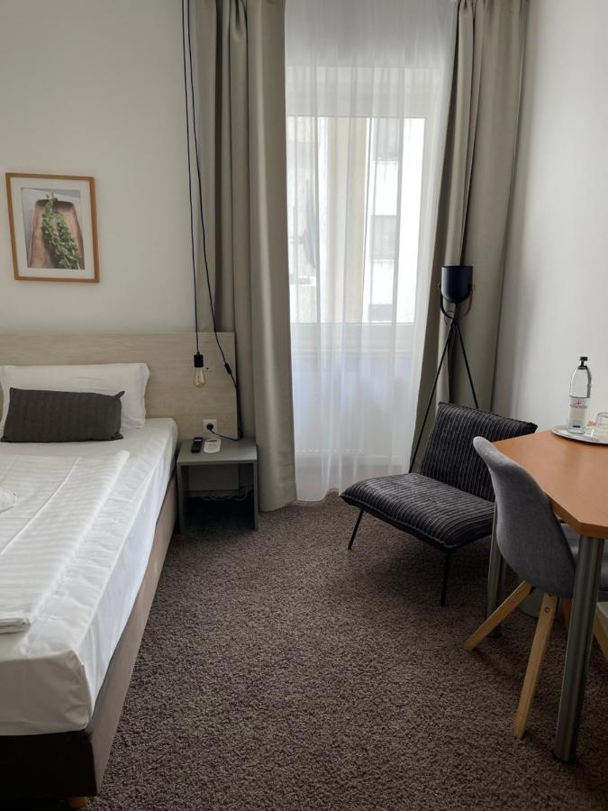 Max Hotel Duesseldorf Self-Check-In エクステリア 写真