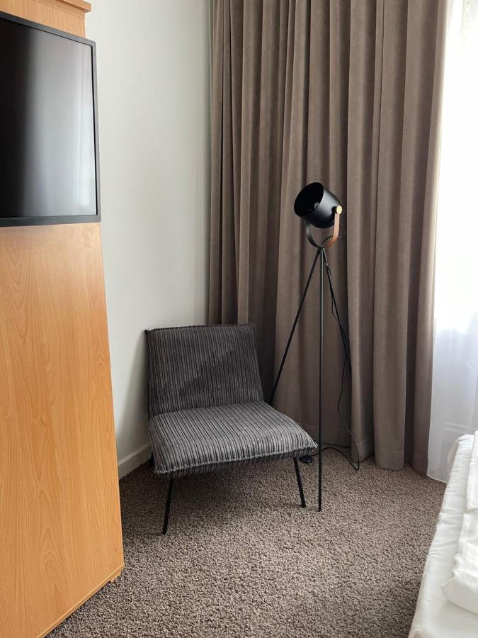 Max Hotel Duesseldorf Self-Check-In エクステリア 写真