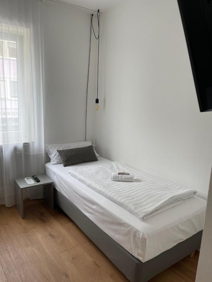 Max Hotel Duesseldorf Self-Check-In エクステリア 写真