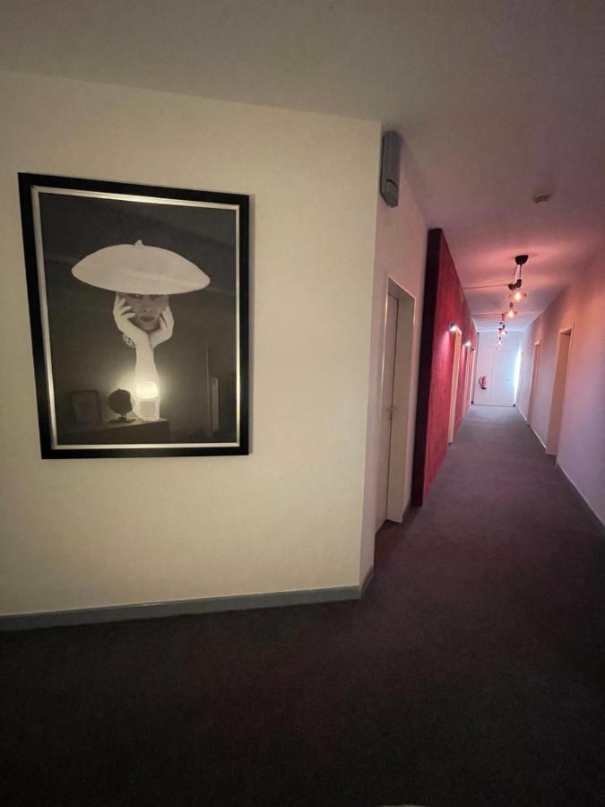 Max Hotel Duesseldorf Self-Check-In エクステリア 写真
