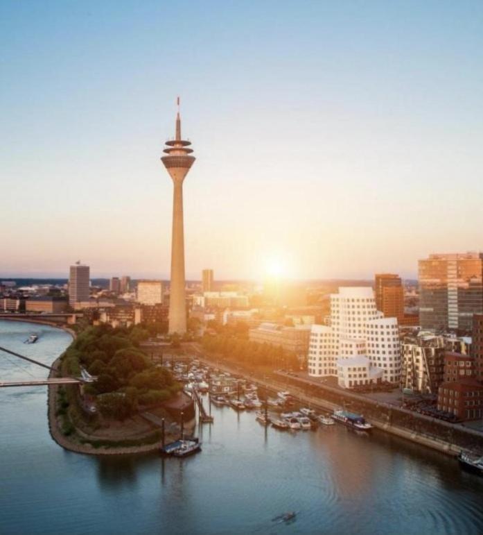 Max Hotel Duesseldorf Self-Check-In エクステリア 写真