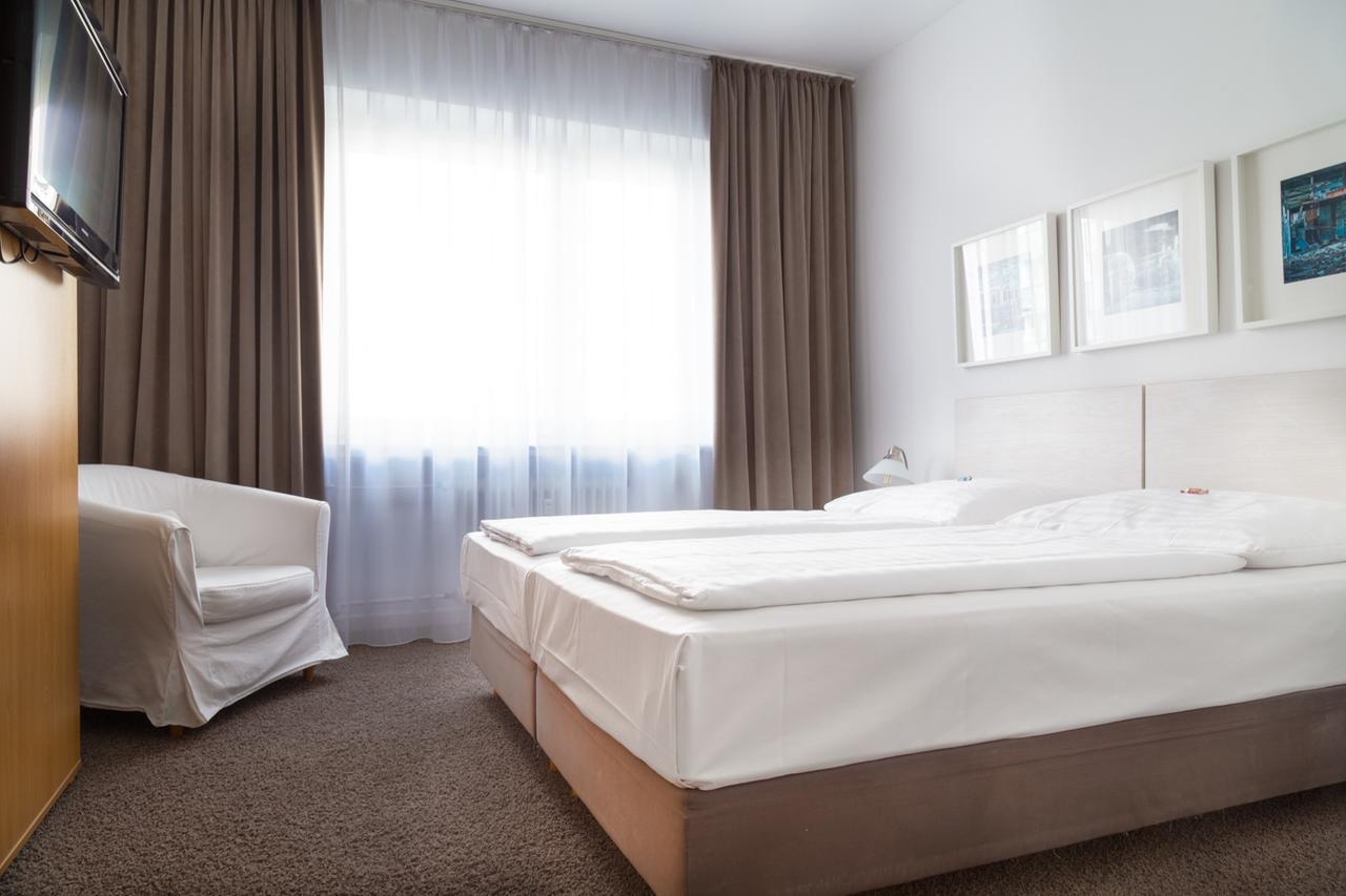 Max Hotel Duesseldorf Self-Check-In エクステリア 写真