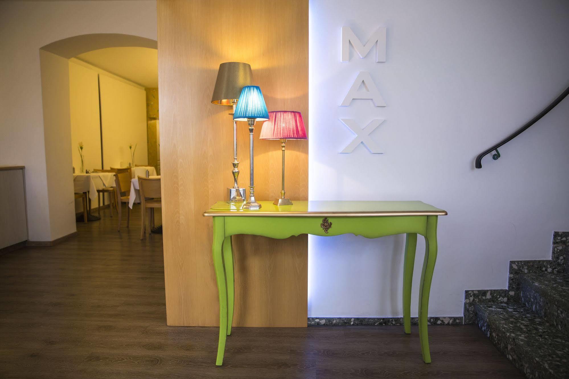 Max Hotel Duesseldorf Self-Check-In エクステリア 写真