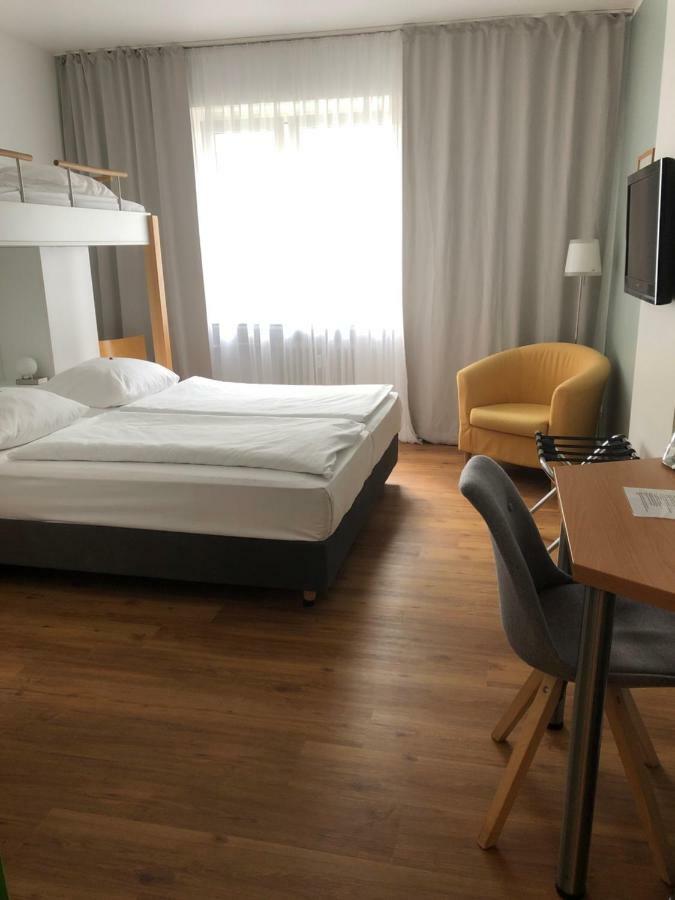 Max Hotel Duesseldorf Self-Check-In エクステリア 写真