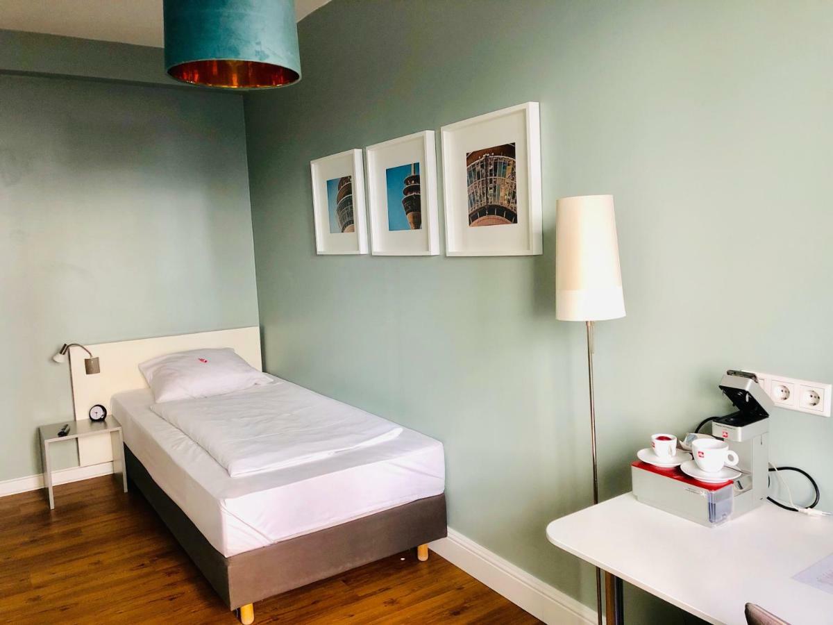 Max Hotel Duesseldorf Self-Check-In エクステリア 写真