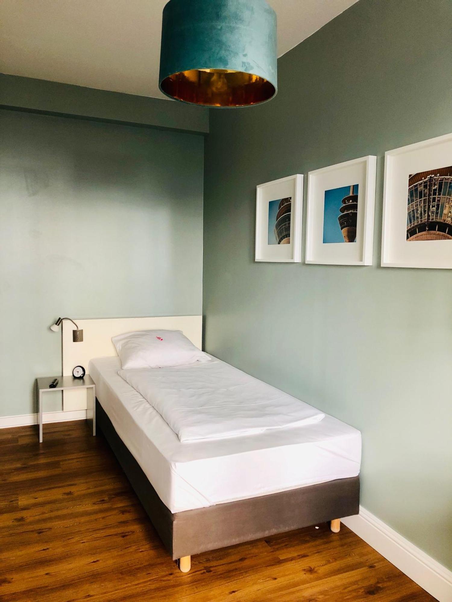 Max Hotel Duesseldorf Self-Check-In エクステリア 写真