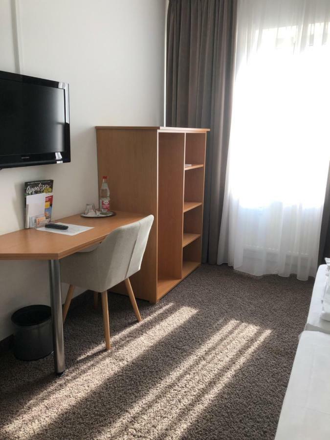 Max Hotel Duesseldorf Self-Check-In エクステリア 写真